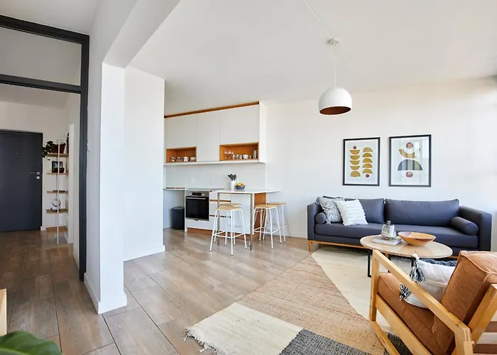 City Style With Striking Views